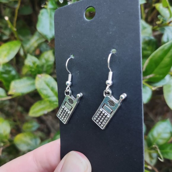 Retro Phone Earrings - Picture 4 of 7